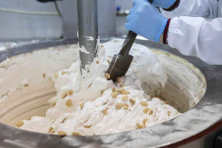 Torrone mit Haselnüssen aus Sardinien – Bild 4