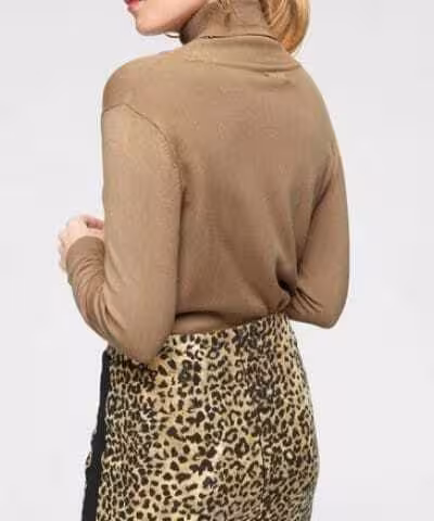 Bruno Banani Rollkragenpullover mit Metalllogo, in Camel, Größe 40/42 – Bild 4