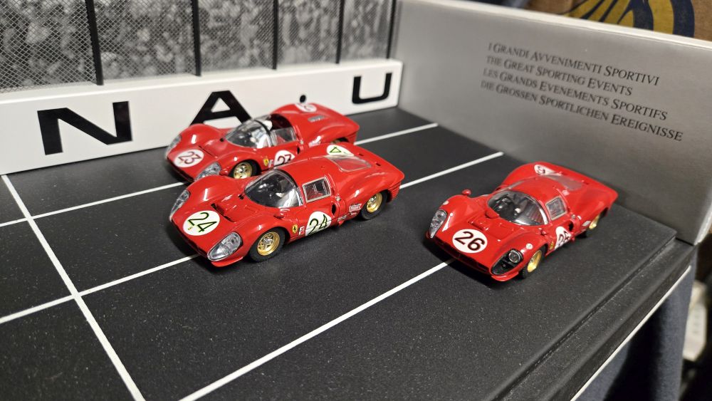 Ferrari 330 P4 – 412P Daytona 24h 1967 Diorama Bang 1:43 – I Grandi Avvenimenti Sportivi Sammlermodell – Bild 3