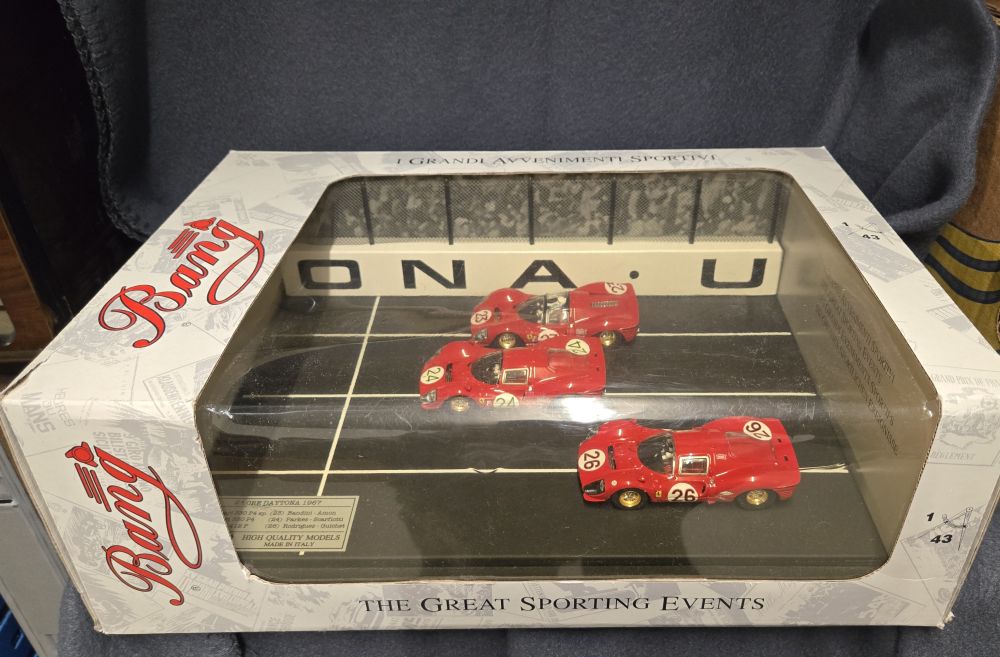 Ferrari 330 P4 – 412P Daytona 24h 1967 Diorama Bang 1:43 – I Grandi Avvenimenti Sportivi Sammlermodell – Bild 5