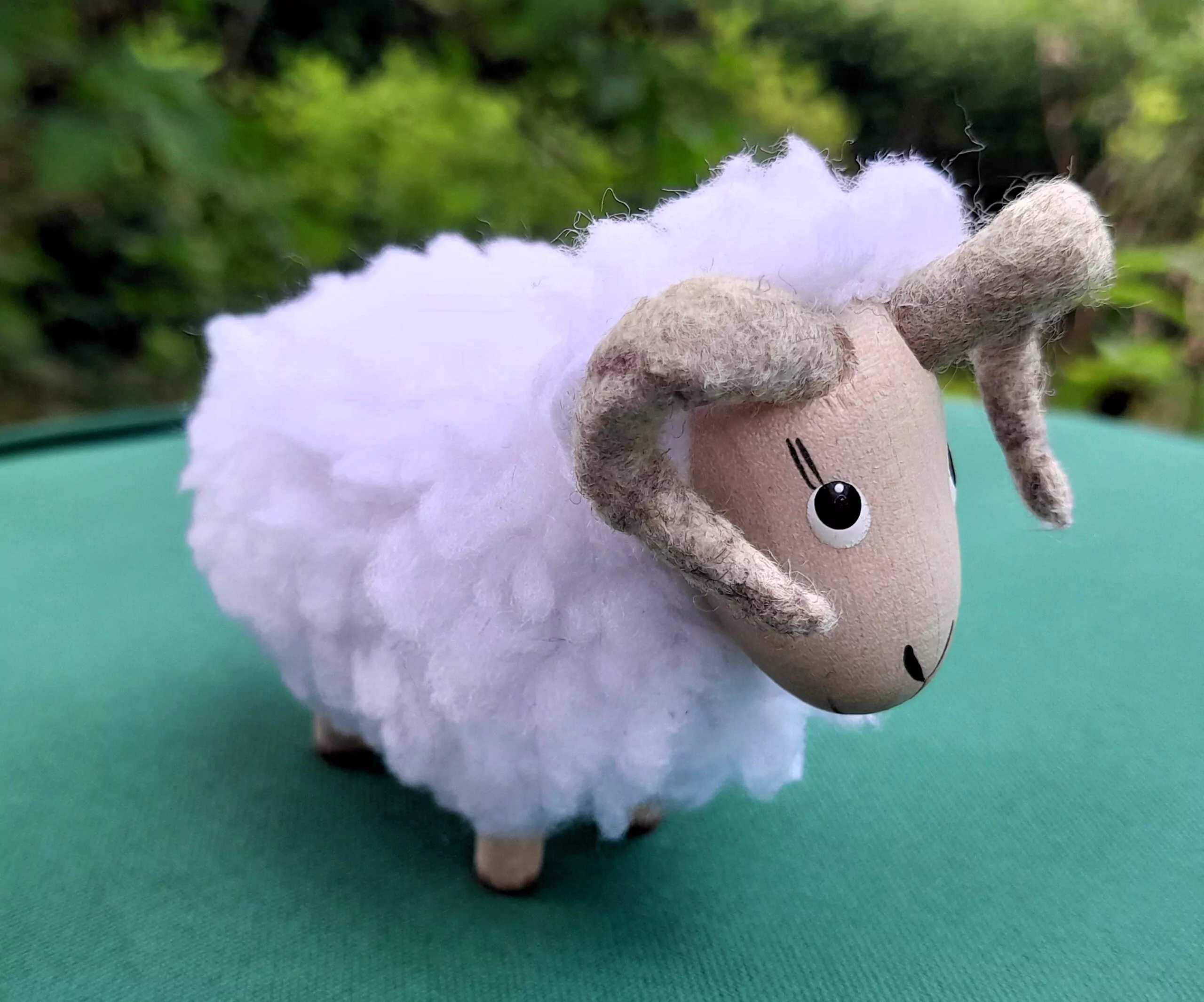 Schafböckchen, handgefertigt – Bild 4