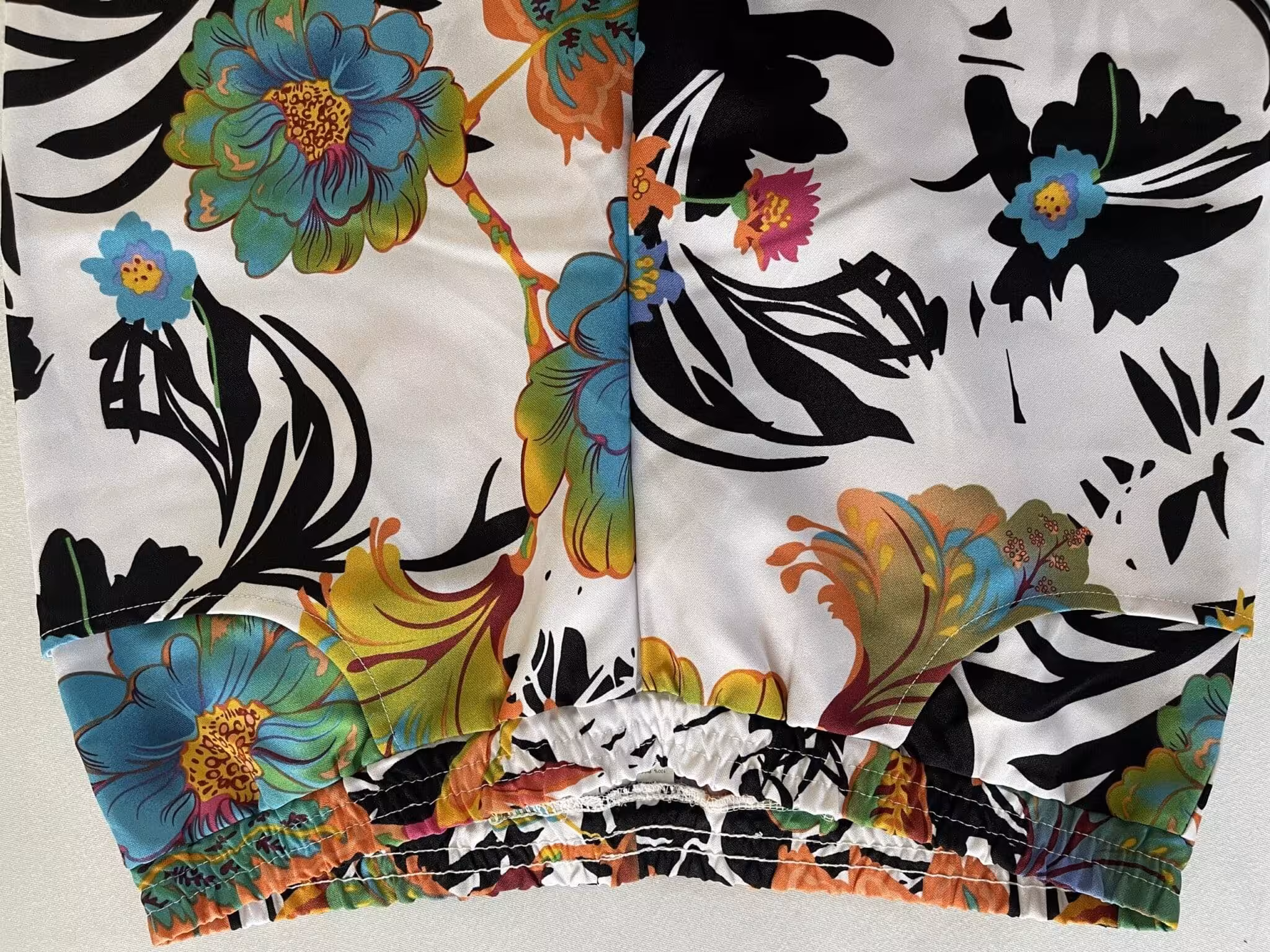Leichte Sommerhose mit Blumen-Muster, in Weiß-Bunt, Gr. 46 – Bild 3